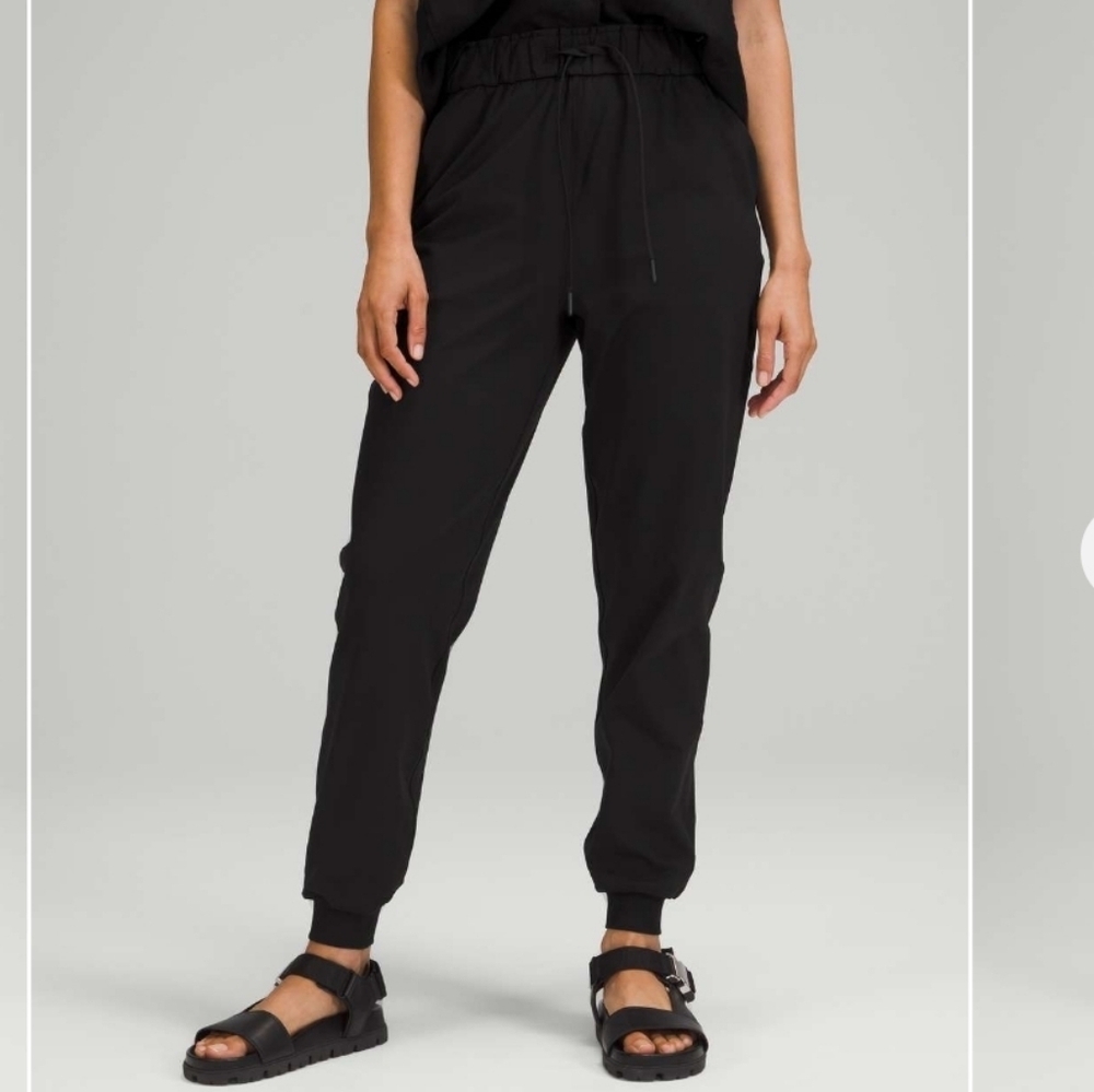 Lululemon Stretch High-Rise Jogger. Cuffs. Black. 28" Inseam. Size 4.